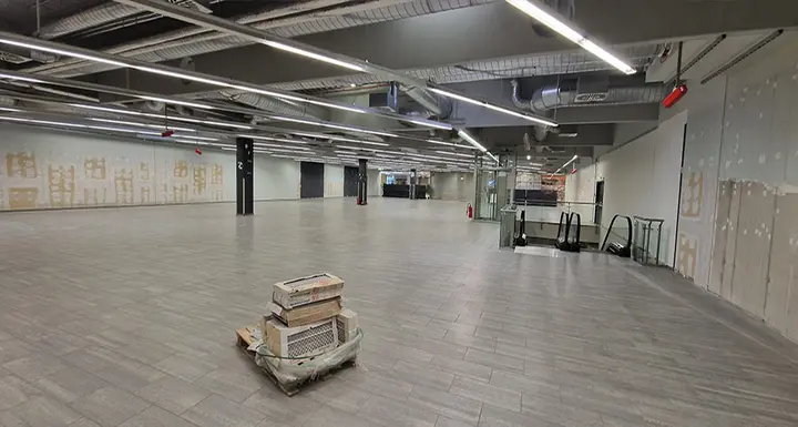 Bodenrenovierung in einem Einkaufszentrum in Graz, Österreich.